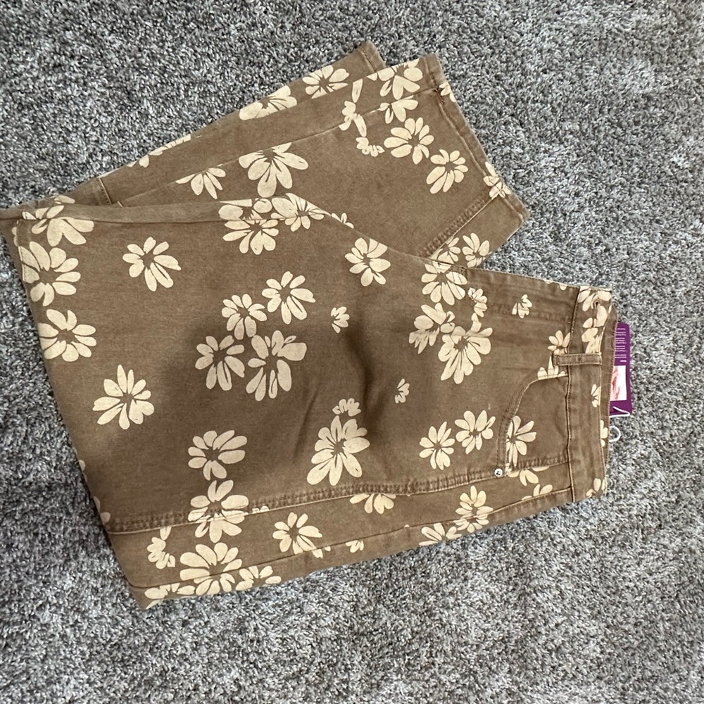 Amazon Essentials Brown Floral Women's Barrel Jeans - Picture 3 of 4